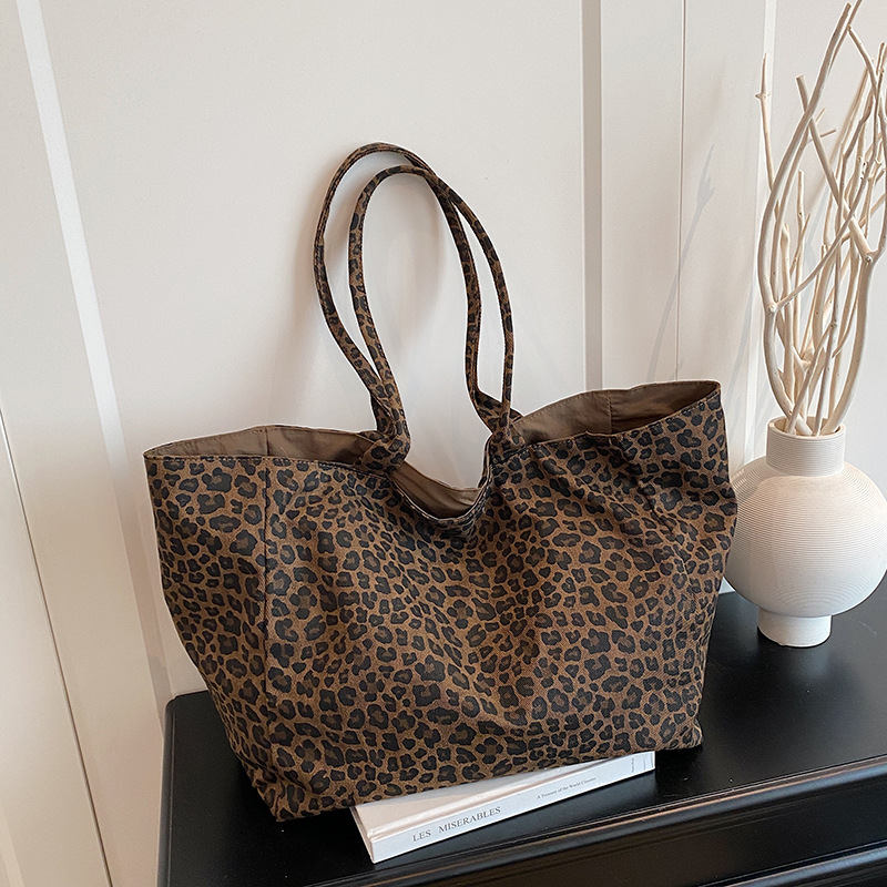 Fashionable Leopard Print Tote - Embroidery Texture recension och pris
