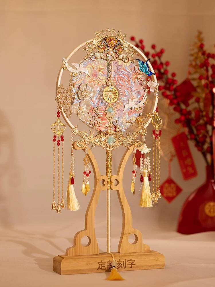 Chinese Style Bride Round Fan  - Embroidery Gold recension och pris
