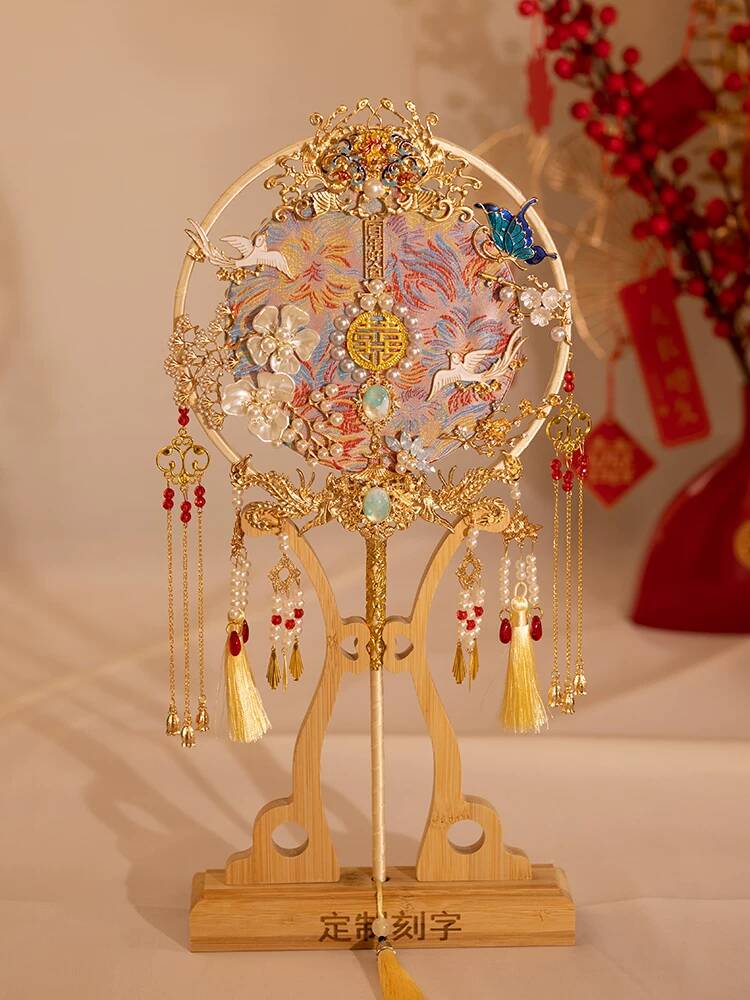 Chinese Style Bride Round Fan  - Embroidery Gold recension och pris