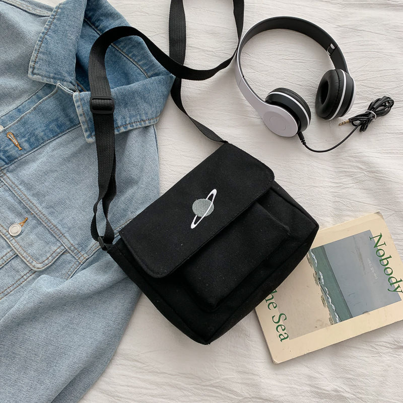 Casual Collage Student Messeng - Embroidery Kit Pouch recension och pris