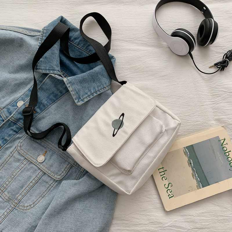 Casual Collage Student Messeng - Embroidery Kit Pouch recension och pris