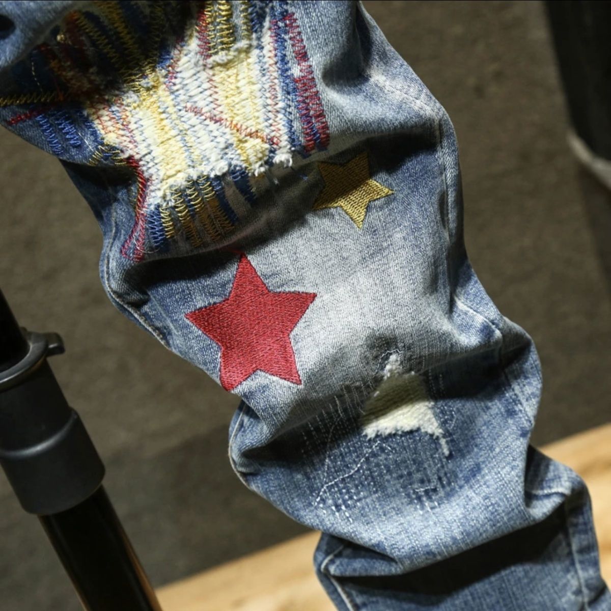 High-end American Heavy Indust - Embroidery On Jeans recension och pris