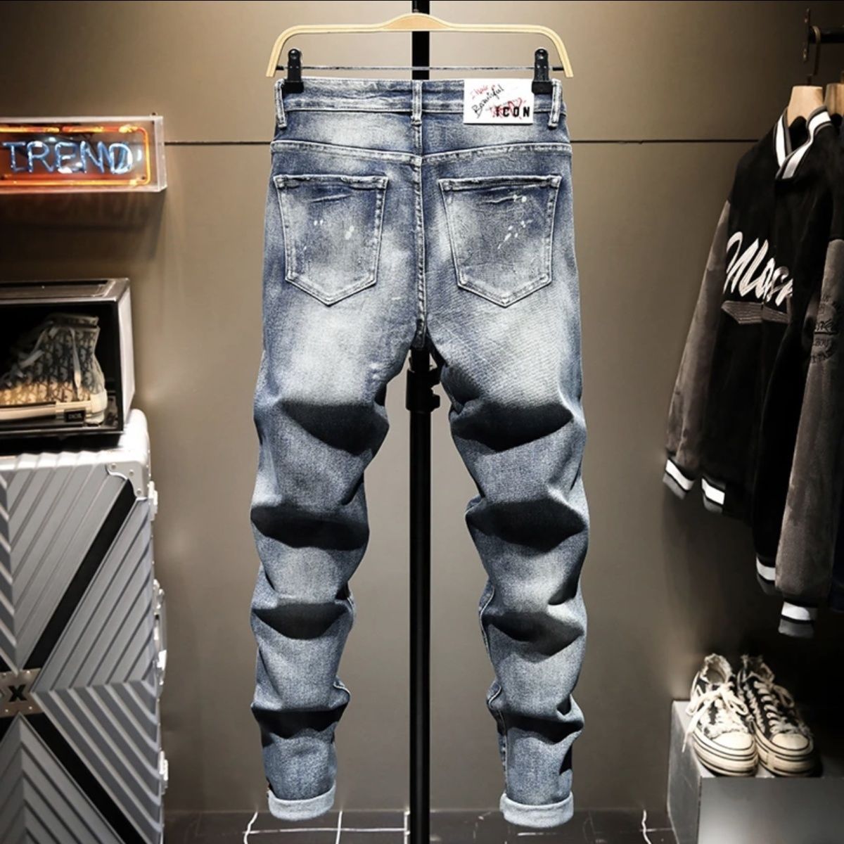 High-end American Heavy Indust - Embroidery On Jeans recension och pris