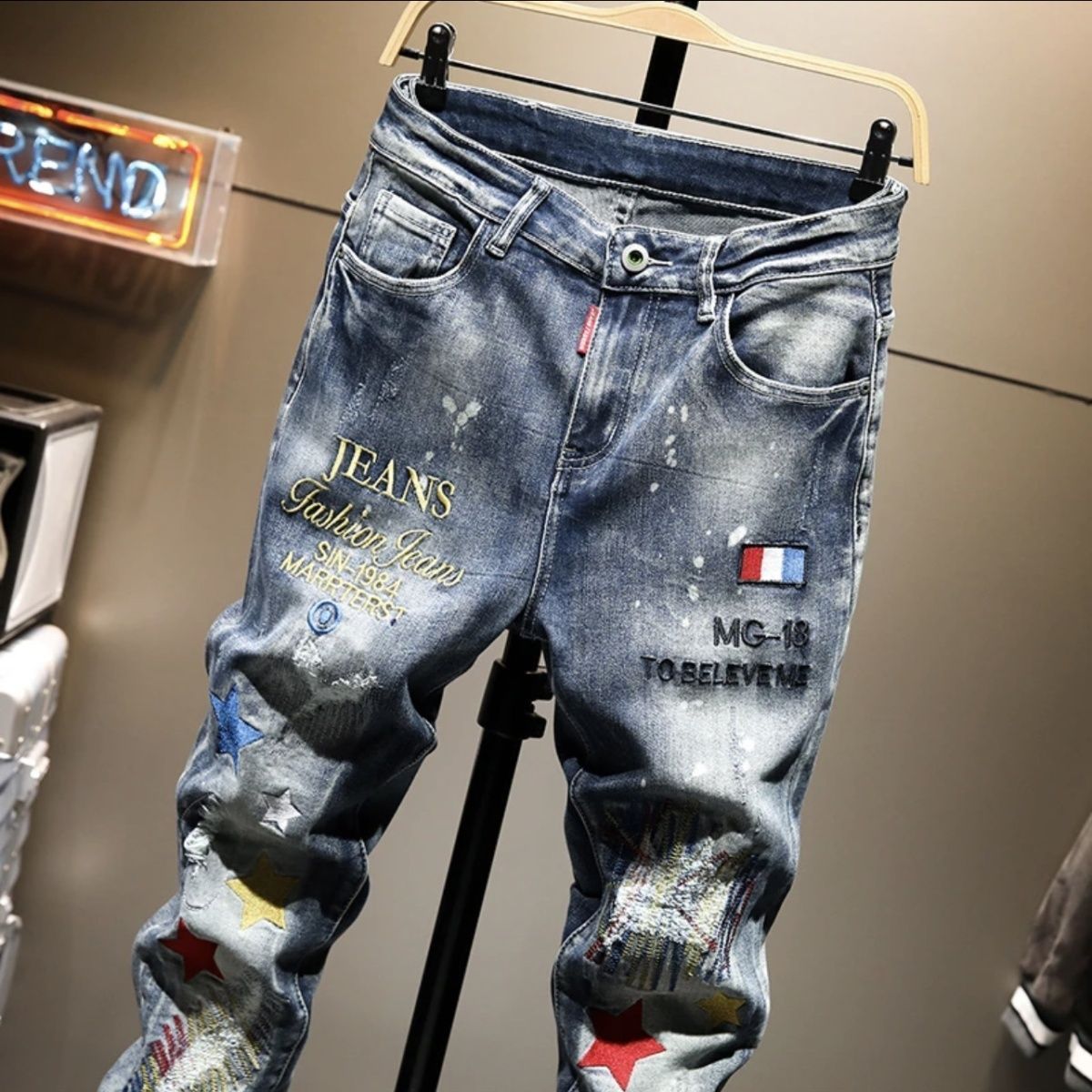 High-end American Heavy Indust - Embroidery On Jeans recension och pris