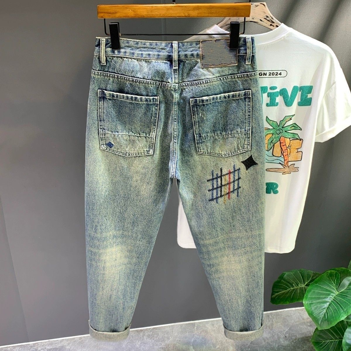 Fashion Men's Casual Jeans wit - Embroidery On Jeans recension och pris